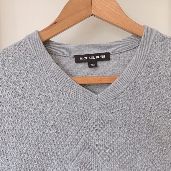 MICHAEL KORS || Gray V-neck Waffle Knit Sweater - Picture 2 of 5